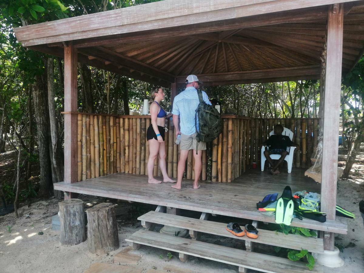 Sonny Island Resort Cabanas Frente Al Mar Punta Bajo Rico Ngoại thất bức ảnh